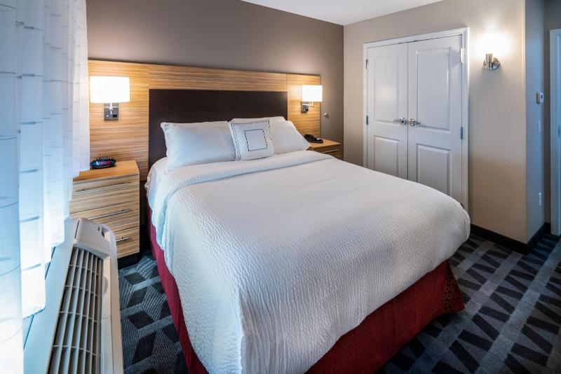Towneplace Suites By Marriott Milwaukee Oak Creek image