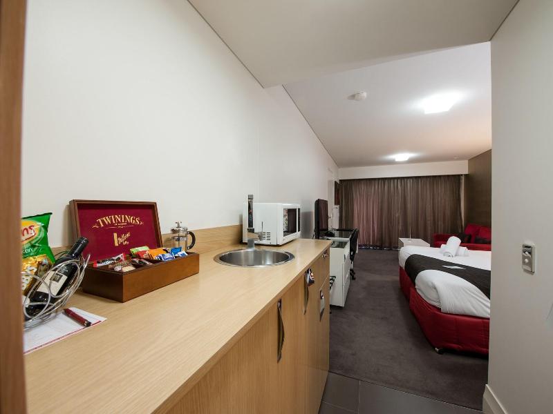 City Golf Club Motel image