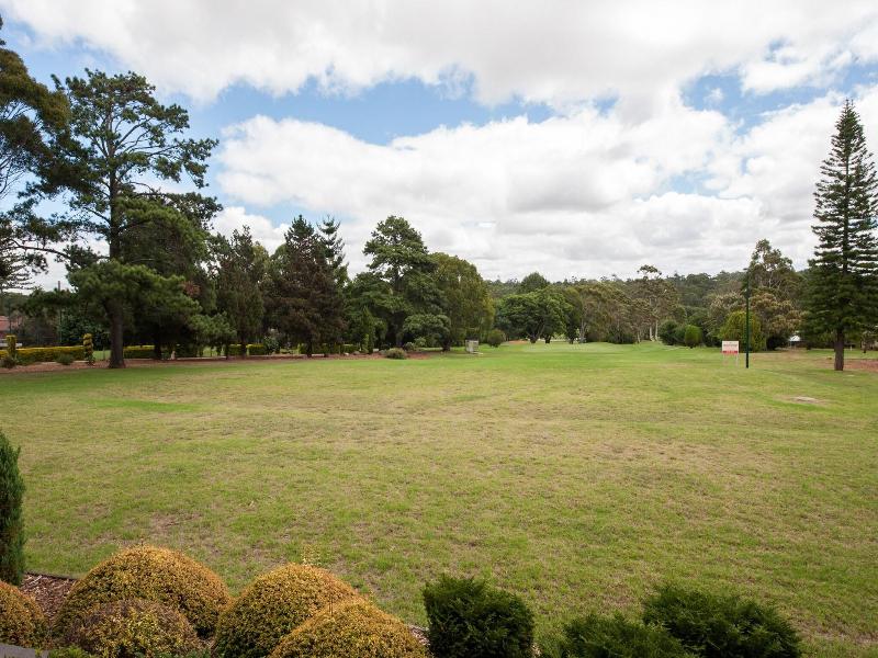City Golf Club Motel image