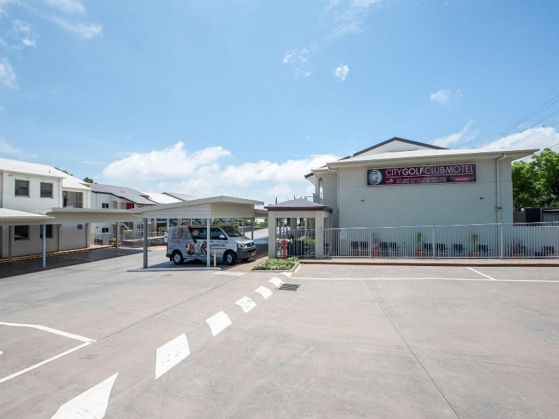 City Golf Club Motel image