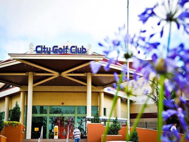 City Golf Club Motel image