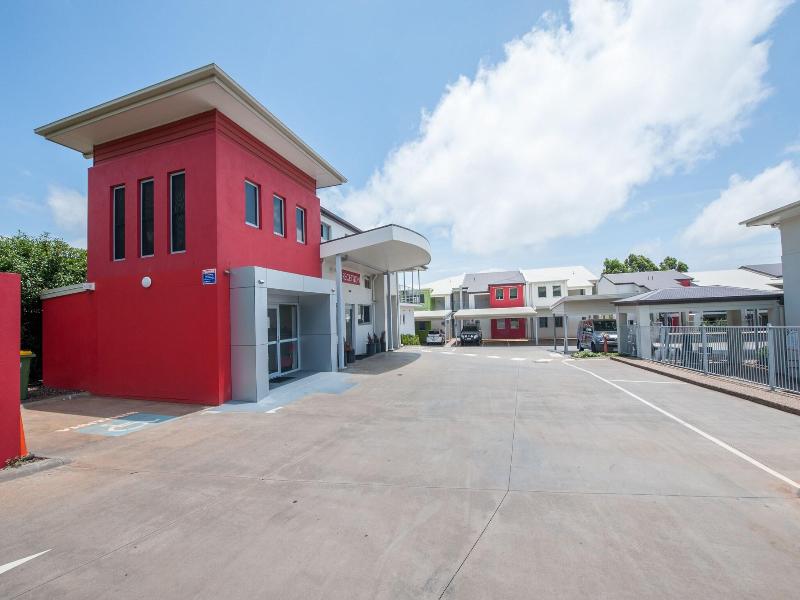 City Golf Club Motel image