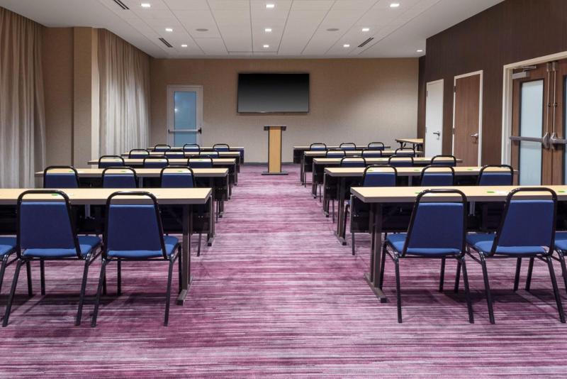 Courtyard By Marriott Indianapolis West Speedway image