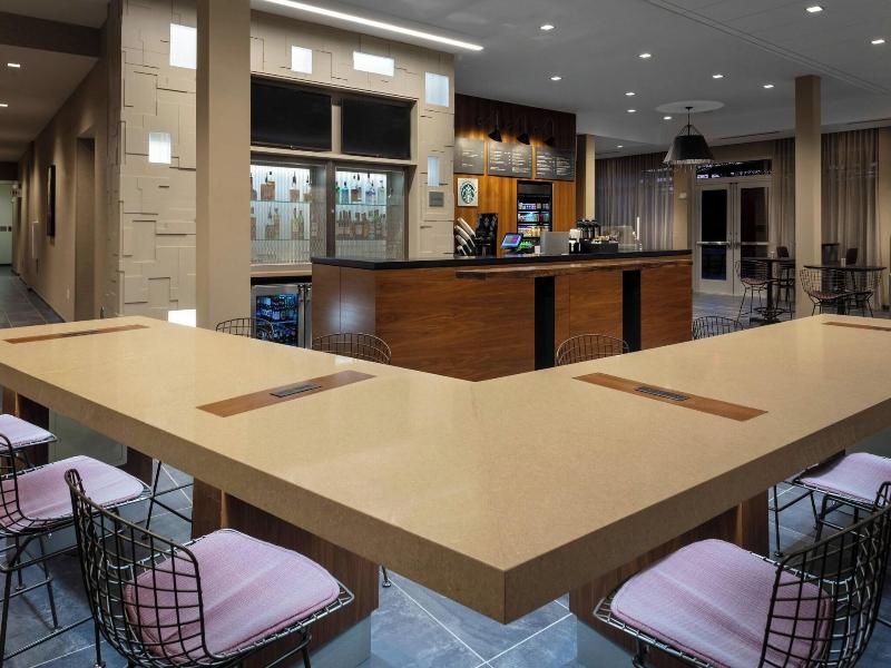 Courtyard By Marriott Indianapolis West Speedway image