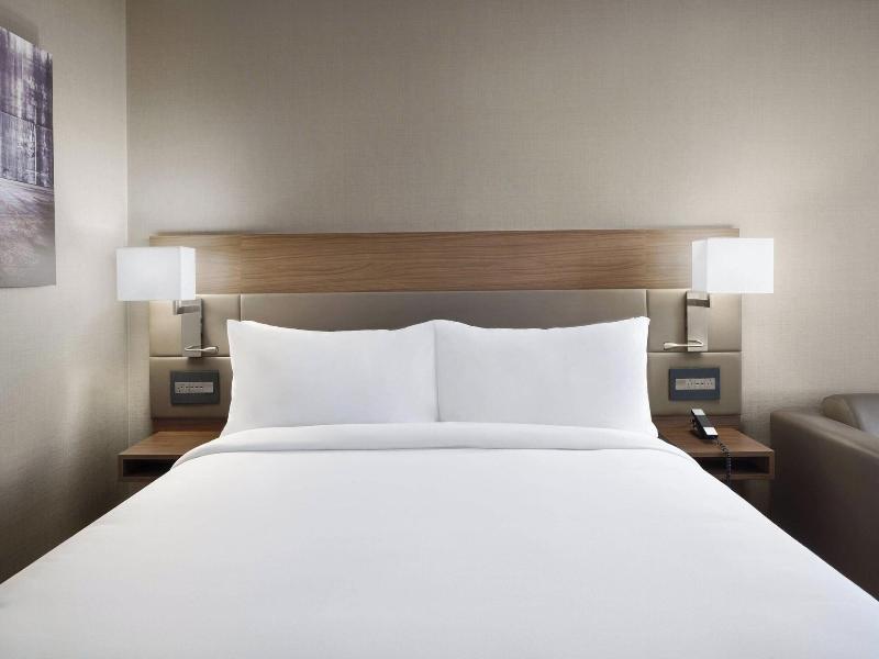 Ac Hotel By Marriott Louisville Downtown image