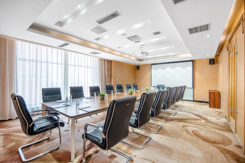 Novotel Huashan image