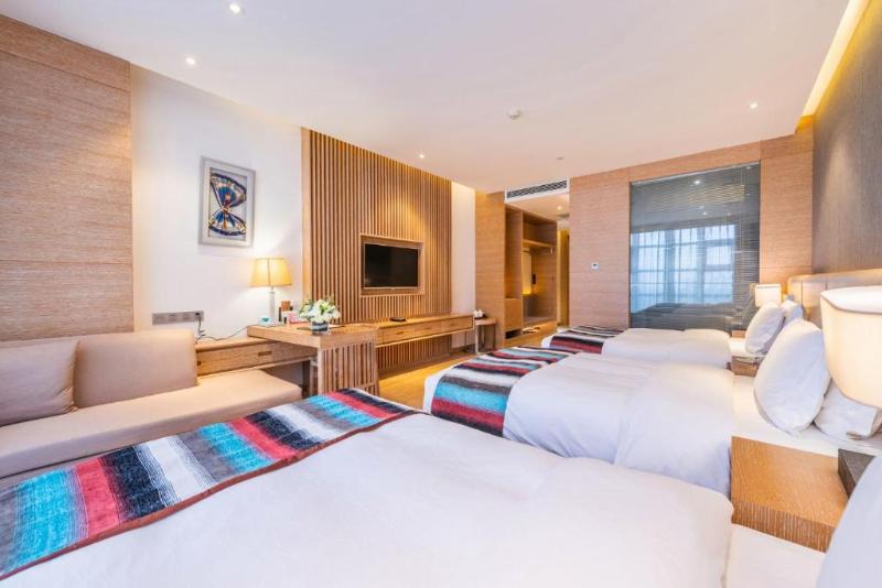 Novotel Huashan image