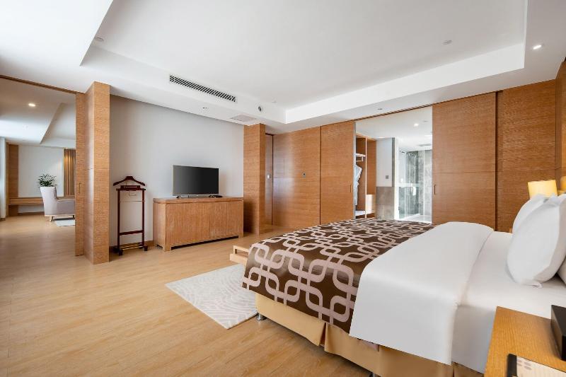 Novotel Huashan image