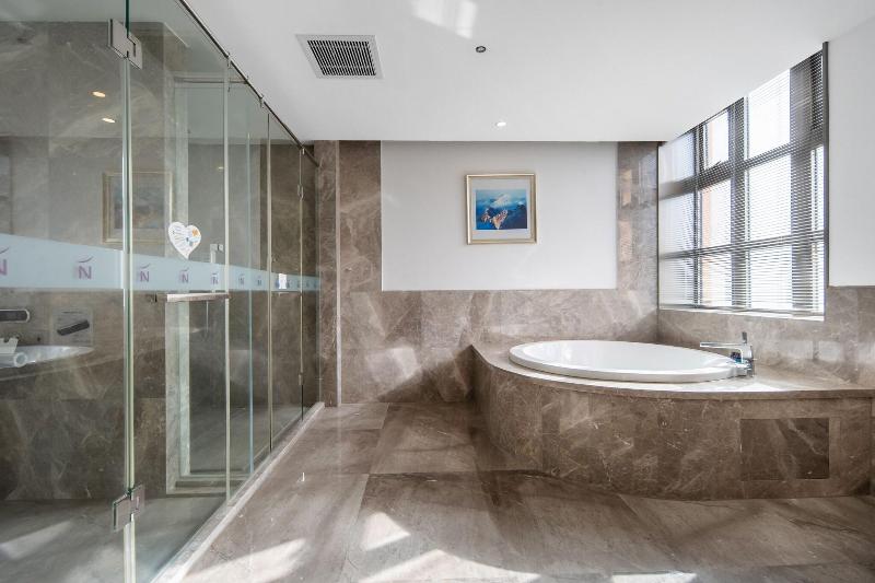 Novotel Huashan image