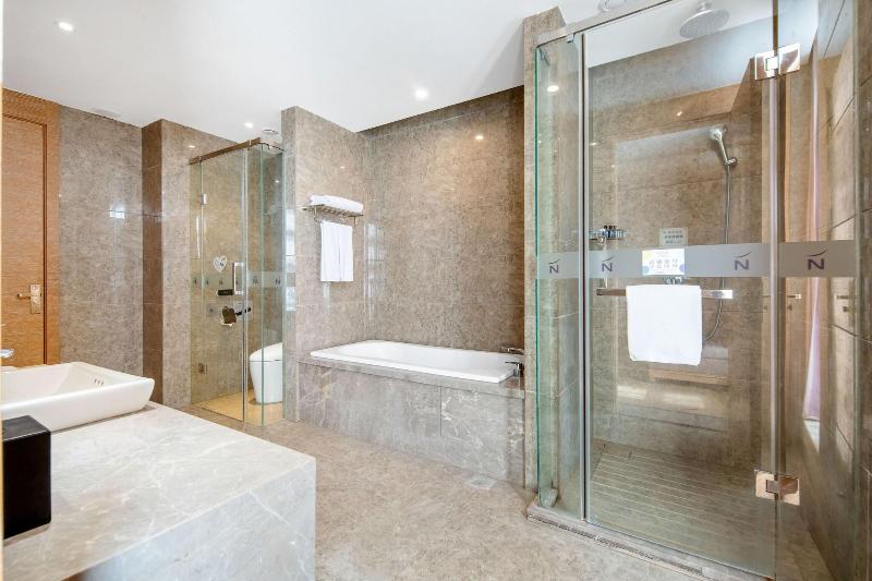 Novotel Huashan image