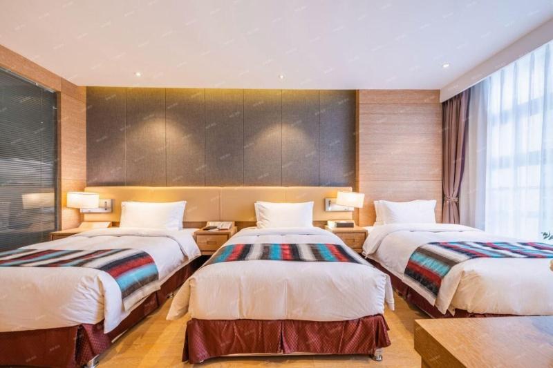 Novotel Huashan image
