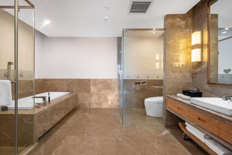 Novotel Huashan image