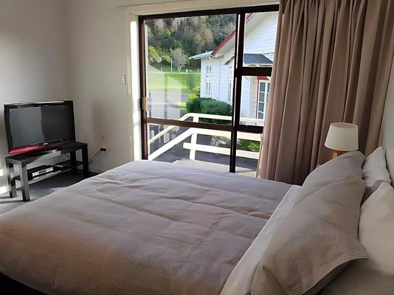 Kelly's Riverside Motel image