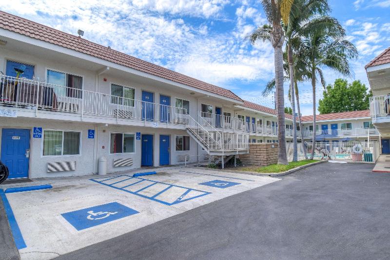 Motel 6 Costa Mesa image