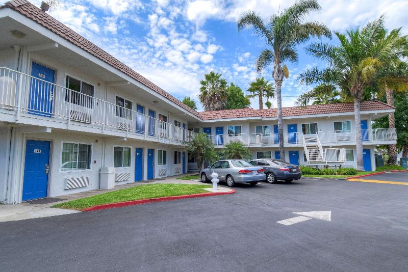Motel 6 Costa Mesa image