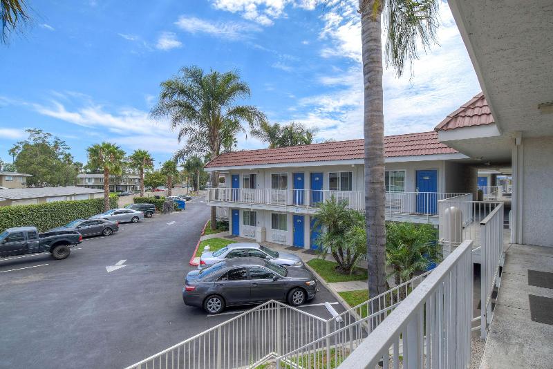 Motel 6 Costa Mesa image