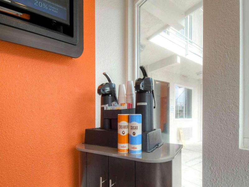 Motel 6 Costa Mesa image