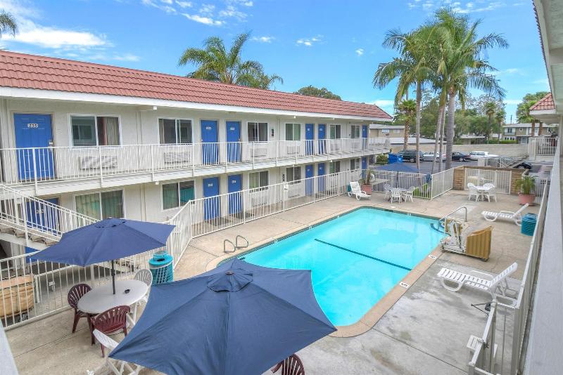 Motel 6 Costa Mesa image
