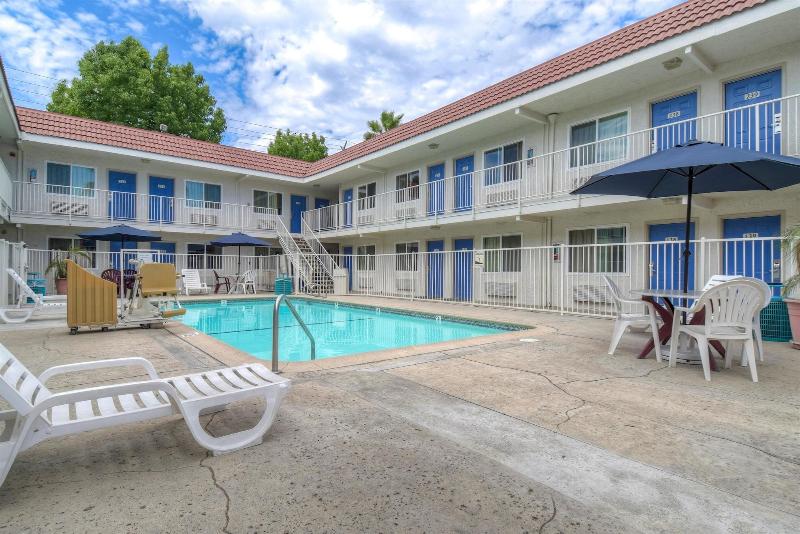 Motel 6 Costa Mesa image