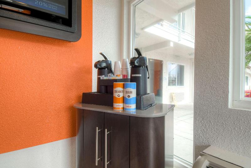Motel 6 Costa Mesa image