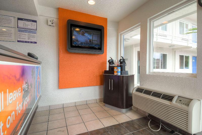Motel 6 Costa Mesa image