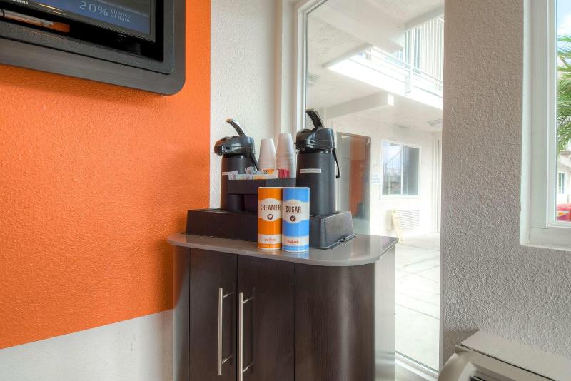 Motel 6 Costa Mesa image