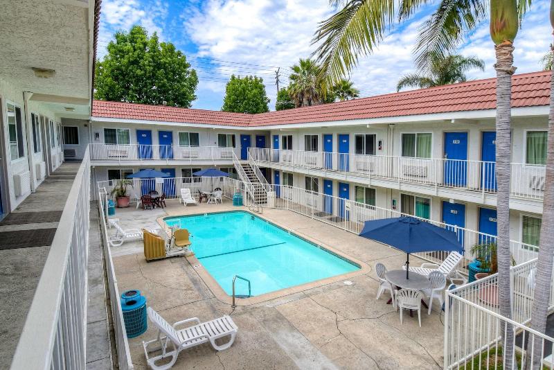 Motel 6 Costa Mesa image