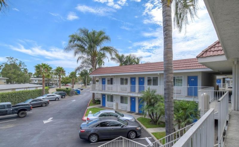 Motel 6 Costa Mesa image