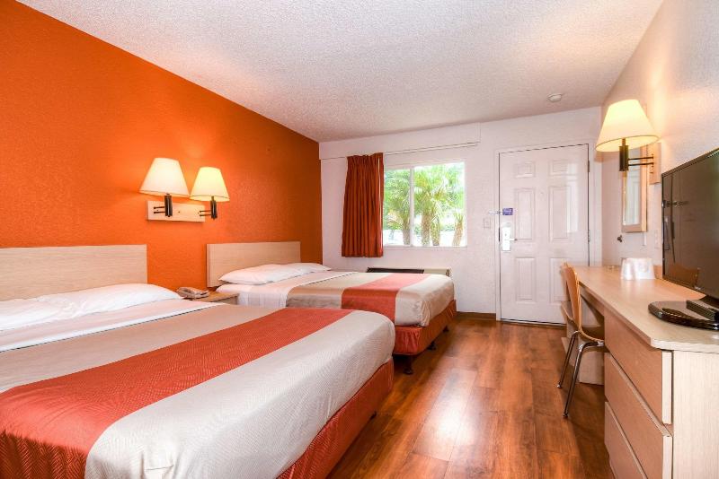 Motel 6 Costa Mesa image