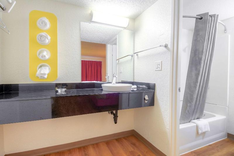 Motel 6 Costa Mesa image