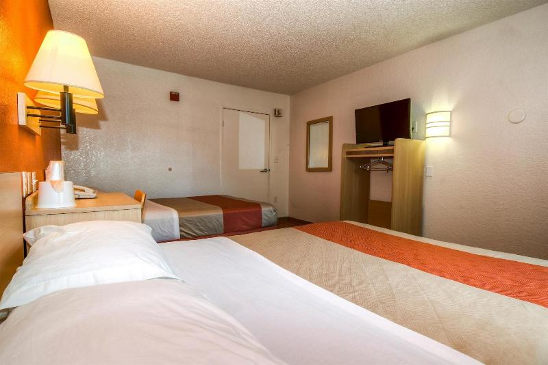 Motel 6 Costa Mesa image