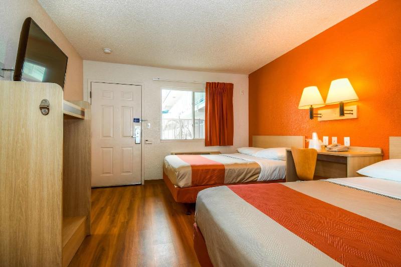 Motel 6 Costa Mesa image