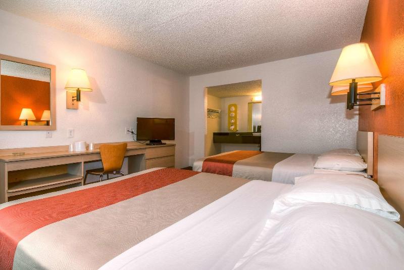 Motel 6 Costa Mesa image