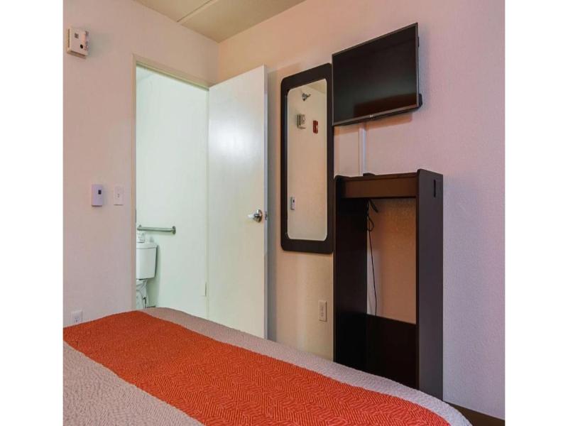 Motel 6 Atlanta Tucker Northeast image