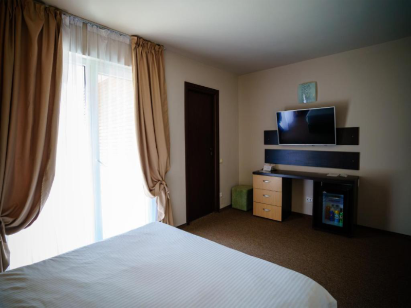 Bacolux Diana Resort image