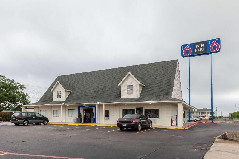 Motel 6 Houston Nasa image