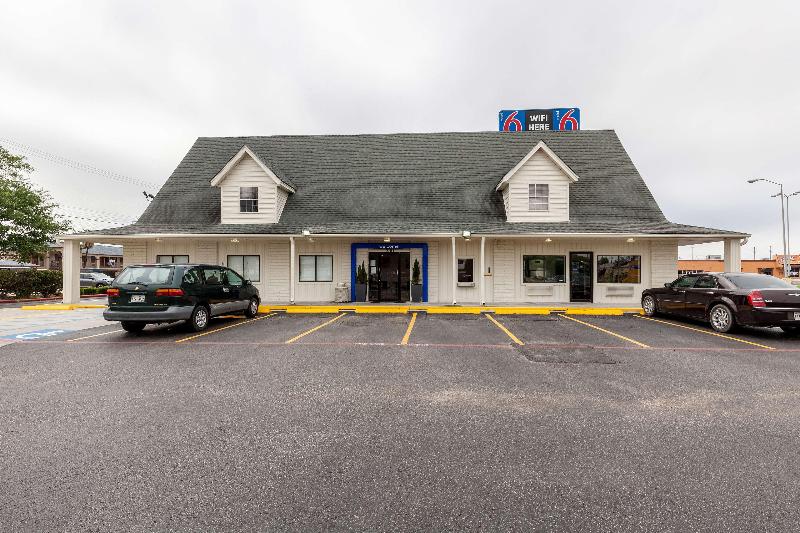Motel 6 Houston Nasa image