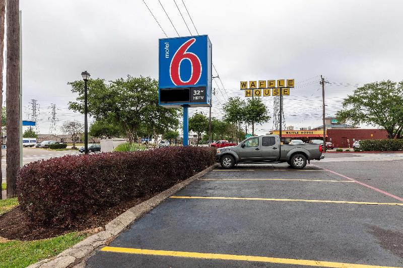 Motel 6 Houston Nasa image