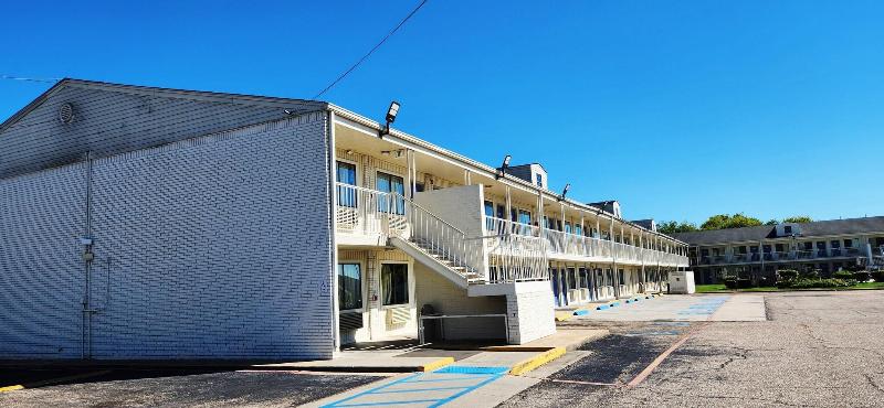 Motel 6 Houston Nasa image