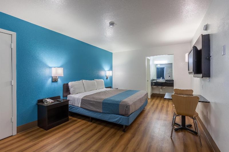 Motel 6 Houston Nasa image