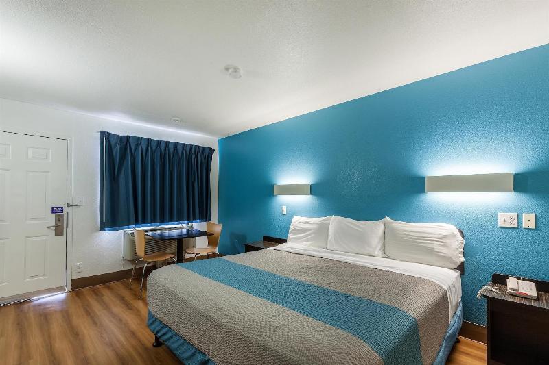 Motel 6 Houston Nasa image