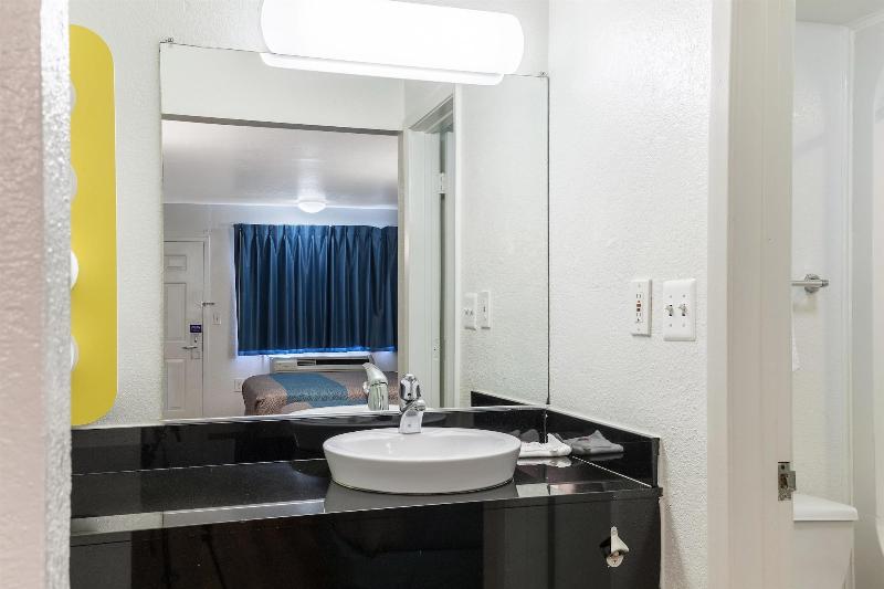 Motel 6 Houston Nasa image