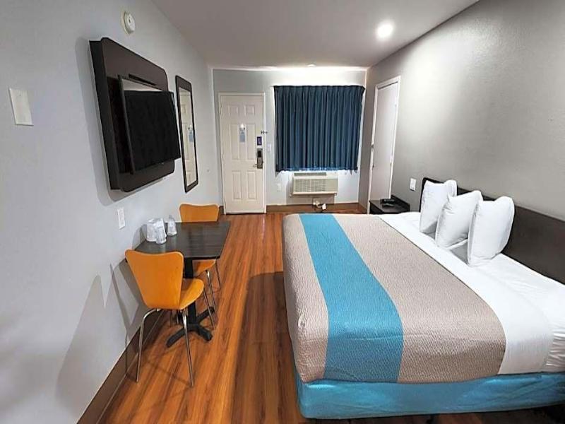 Motel 6 Houston Nasa image