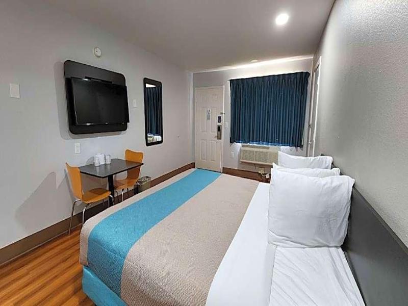 Motel 6 Houston Nasa image