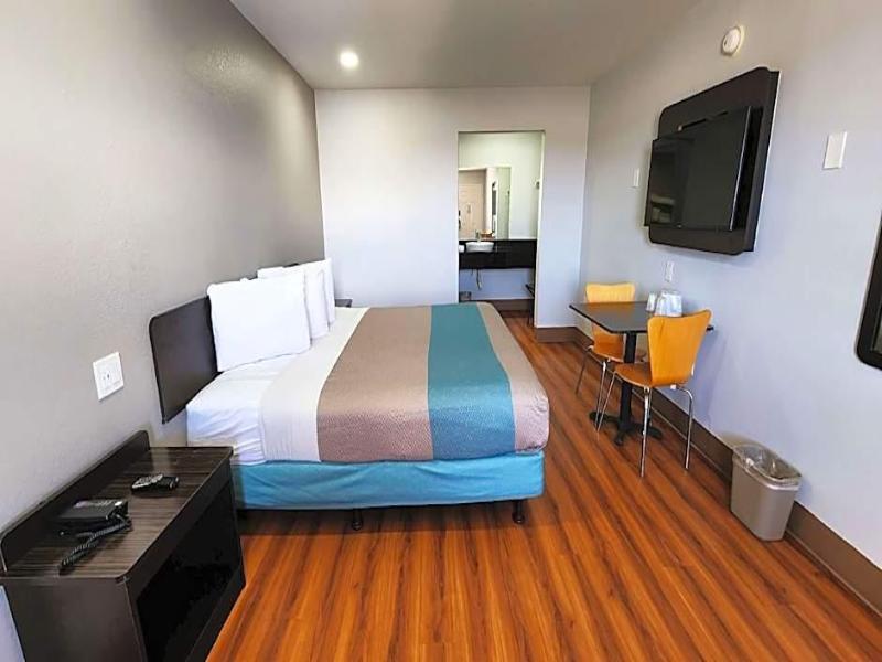 Motel 6 Houston Nasa image