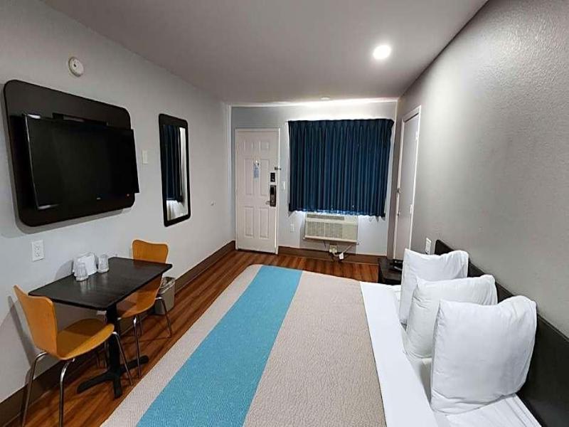 Motel 6 Houston Nasa image
