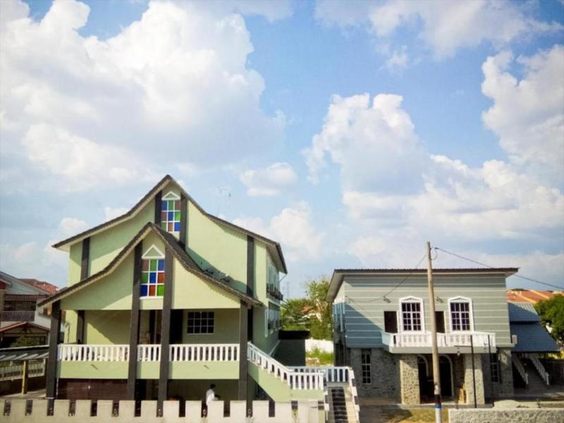 OYO 90451 Bangi Moya Guesthouse 2