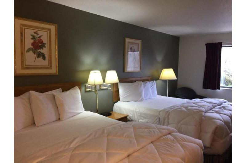 Capital O Amerihost Inn & Suites Fulton Hwy 54 MO image