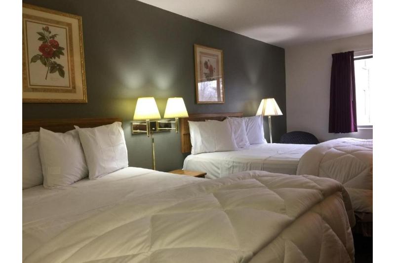 Capital O Amerihost Inn & Suites Fulton Hwy 54 MO image