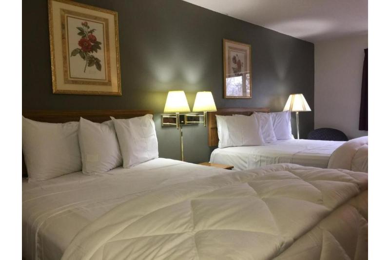 Capital O Amerihost Inn & Suites Fulton Hwy 54 MO image